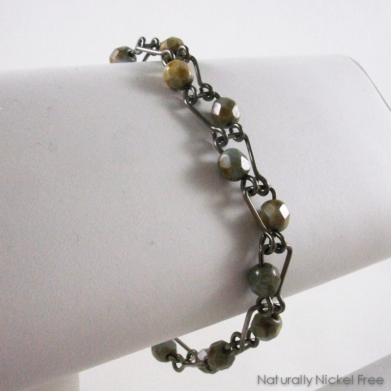 Green Glass Niobium Bracelet with Horseshoe Links