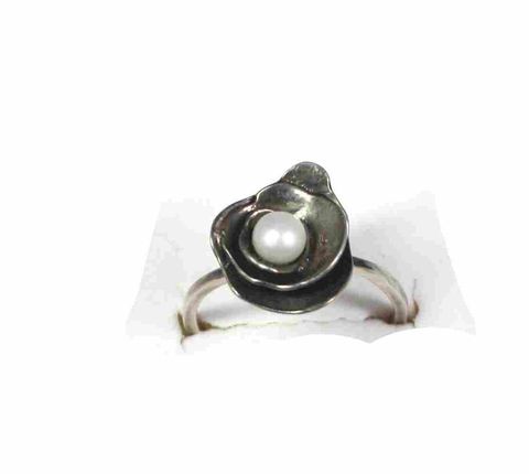 Trinity,Rose,Pearl,ring,silver earrings, sterling silver earrings, silversmith, jewelry artists,posts, studs, pearls, fresh, metalsmithed, villain, accessories rose, floral, gold, gold earrings, gold smithed