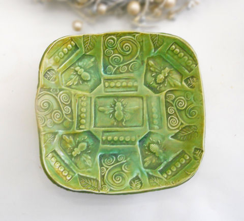 Ceramic,Bowl,Bee,Green,Serving,Plate,Handmade,Pottery,Ceramics_And_Pottery,Ceramic_Bee_Bowl,Ceramic_Bowl,Bee_Plate,Bee_Bowl,Serving_Bowl,Cereal_Bowl,Island_Girl_Pottery,Jacqueline_Allard,Garden,Kitchen,Rustic,earthenware clay,glaze,love
