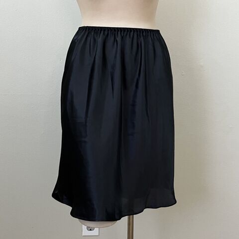 Vintage ORVIS Black Satin Half Slip  Large Vintage,ORVIS,Black,Satin,Half,Slip,Large,vintage, slip, half slip, Orvis, satin, black, polyester, glossy, slippery, Pretty Sweet Vintage