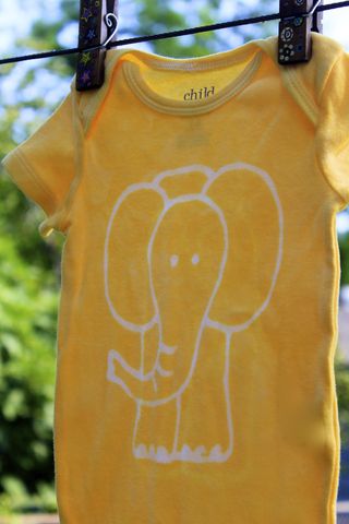 Tupelo,the,elephant,-,hand,dyed,onesie,original,design,front,&,back,Children,Clothing,elephants,hand_dyed,dye_resist,baby_gifts,green,baby_shower,baby_christmas_gift,safari,animals,giraffes,lion,under_20,cotton,procion_mx_dye