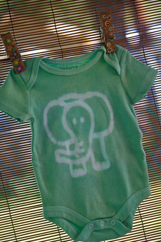 Tupelo,the,elephant,-,hand,dyed,onesie,original,design,front,&,back,Children,Clothing,elephants,hand_dyed,dye_resist,baby_gifts,green,baby_shower,baby_christmas_gift,safari,animals,giraffes,lion,under_20,cotton,procion_mx_dye
