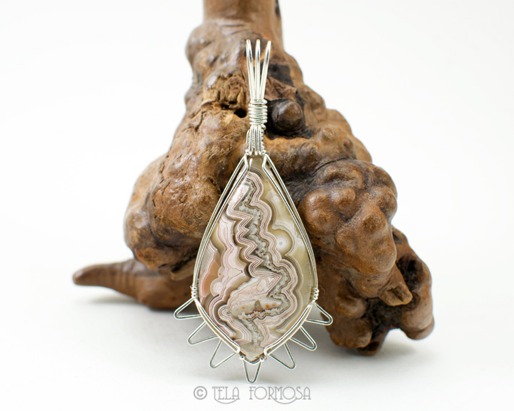 Crazy Lace wire Wrapped Pendant Tela Formosa