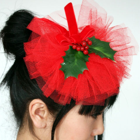 Christmas,Holly,Fascinator,,Red,Tulle,,and,Berries,Hat,Accessories,Women,fascinator,christmas,christmas_red,holly_berries,burlesque,forties_style,janine_basil,janinebasil,uk,christmas_fascinator,holly_and_berries,Christmas_holly,Christmas_hat,tulle,fake_holly,straw,comb