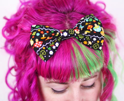 Fabric,Hair,Bow,Clip,,Linen,with,Toadstool,Print,,Navy,,Red,and,White,Hair Bow, hair clip, spots, polka dots