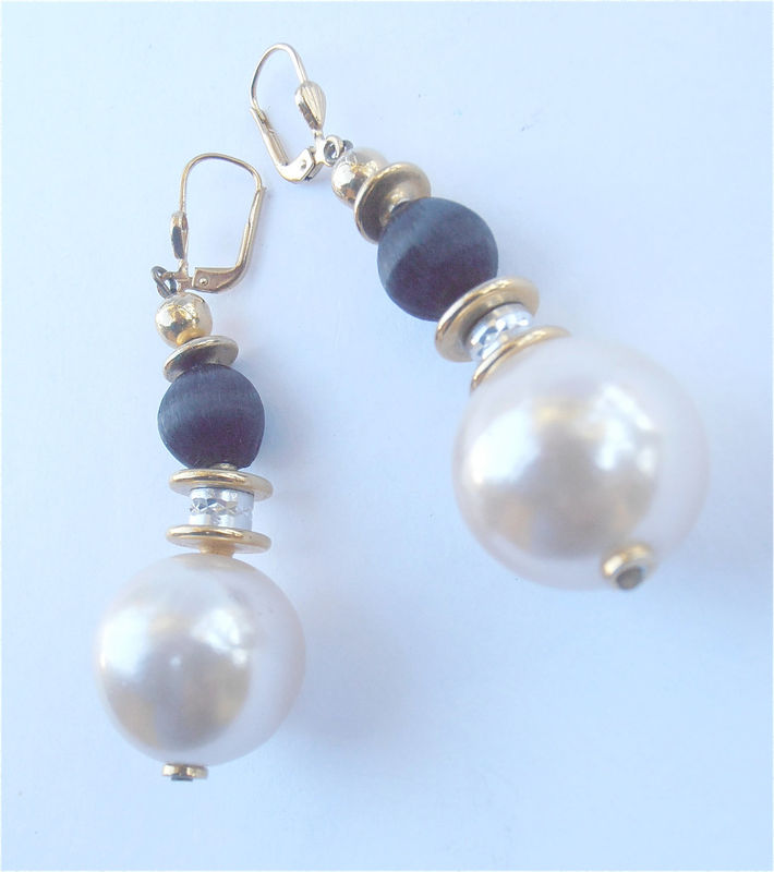 Vintage Pearl Earrings Glass Pearl Earrings Black White Earrings Pearl