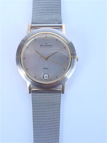 Skagen,Stainless,Steel,Mesh,Round,Face,Silver,Watch,Gold,Bezel,Mens,Womens,Pre,Owned,mesh bracelet, round face Skagen watch, pre owned Skagen stainless steel dress watch, hipster watch, hip european watch, skagen denmark, skagen design watch, silver face watch, unisex Skagen watch, Skagen mens watch, Skagen ladies watch, silver mesh wrist