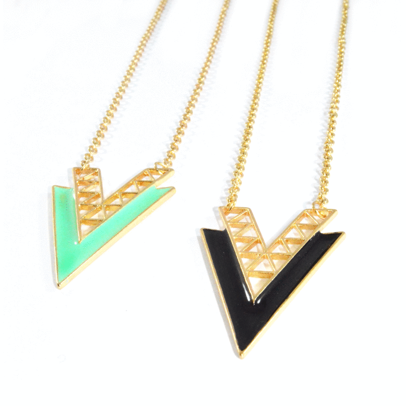 CONTRAST TRIANGLE NECKLACE - product image