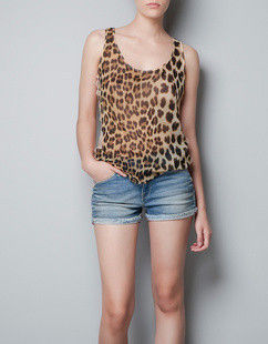 LEOPARD PRINT SLEEVELESS VEST - product image