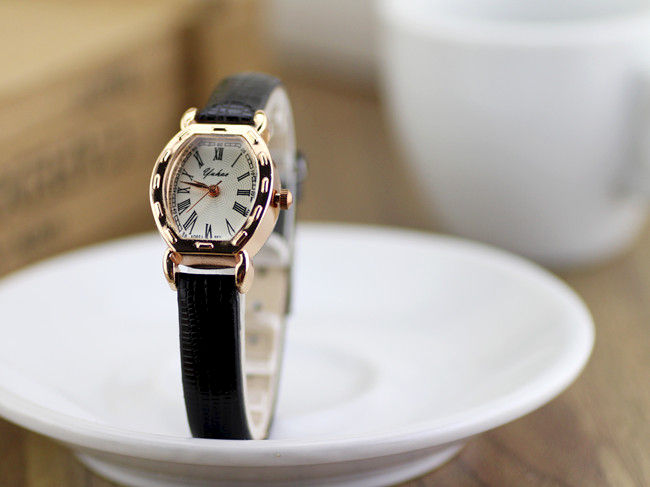 VINTAGE STYLE LEATHER LOOK STRAP WATCH - product image