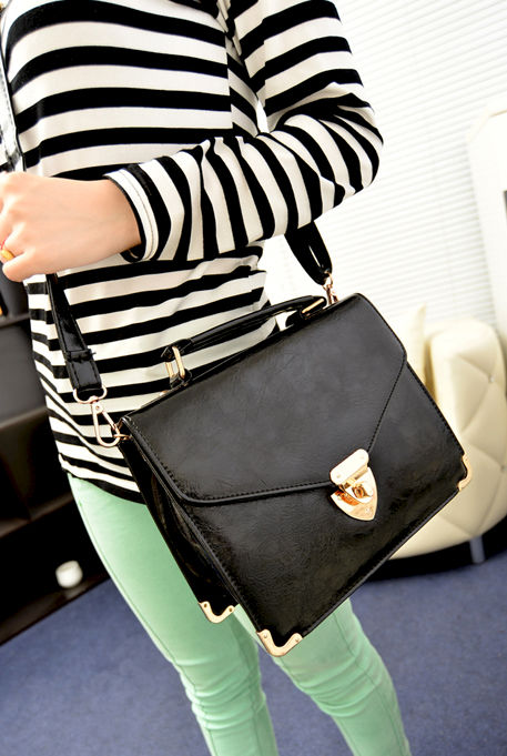 VINTAGE STYLE LEATHER SHOULDER BAG - product image