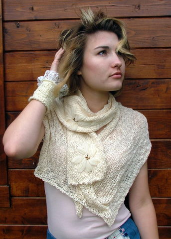 Knitted,capelet,and,scarf,with,hand,embroidered,motif,cardigan,coat,knitwear