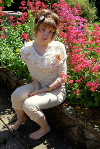 Knitted,capelet,with,handmade,corsage,cardigan,coat,knitwear