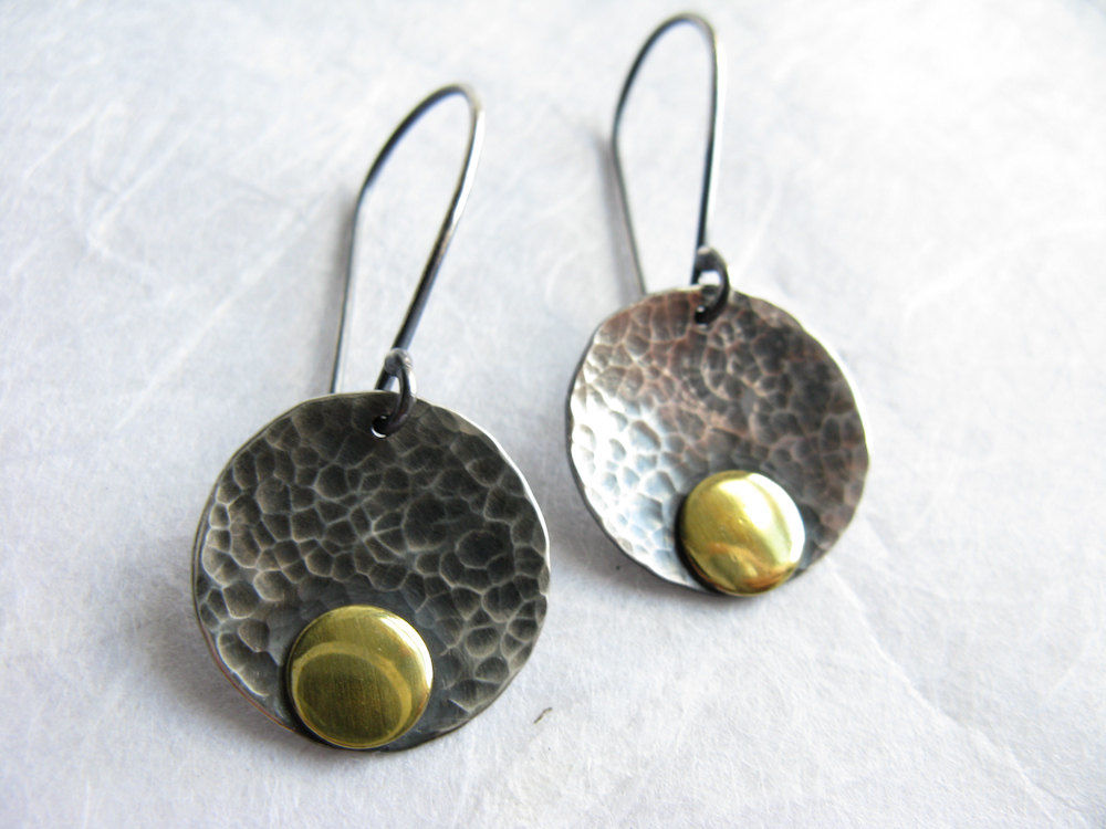 Hammered disc earrings Misluo