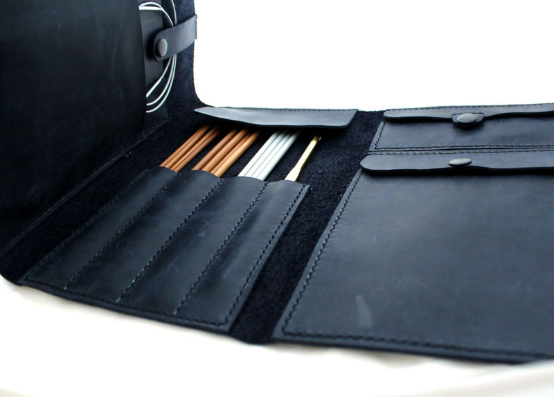 Leather knitting needle case Dark blue Anger Refuge
