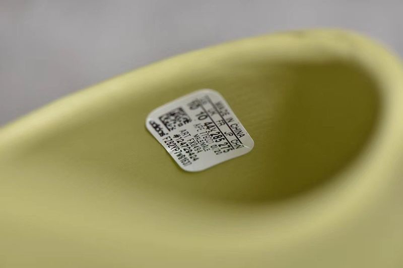 Yeezy Slides olive The Shoe Box