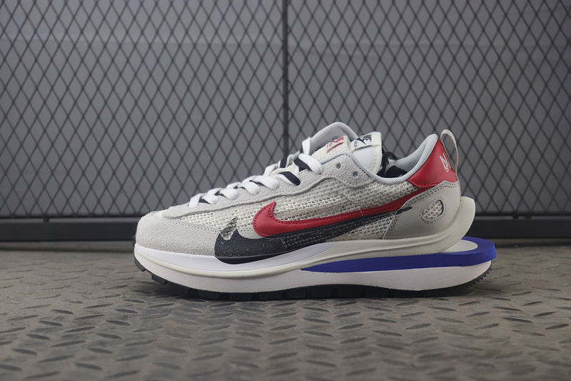 【中古】sacai × Nike Waffle \" Fuchsia\" Nike x Sacai Vaporwaffle Sail Sport Fuchsia Sneaker | CV1363-100