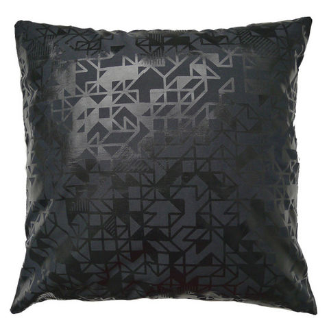 TRIANGLE,black,on