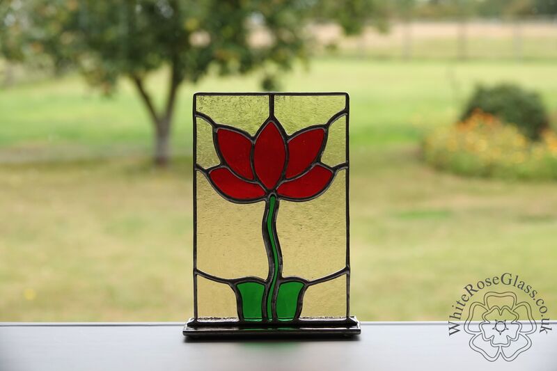 Freestanding Panel - Standing Flower Red 5 Petals - product image