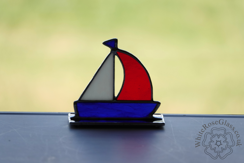 Freestanding Boat Sailing - Red, White / Blue - product image