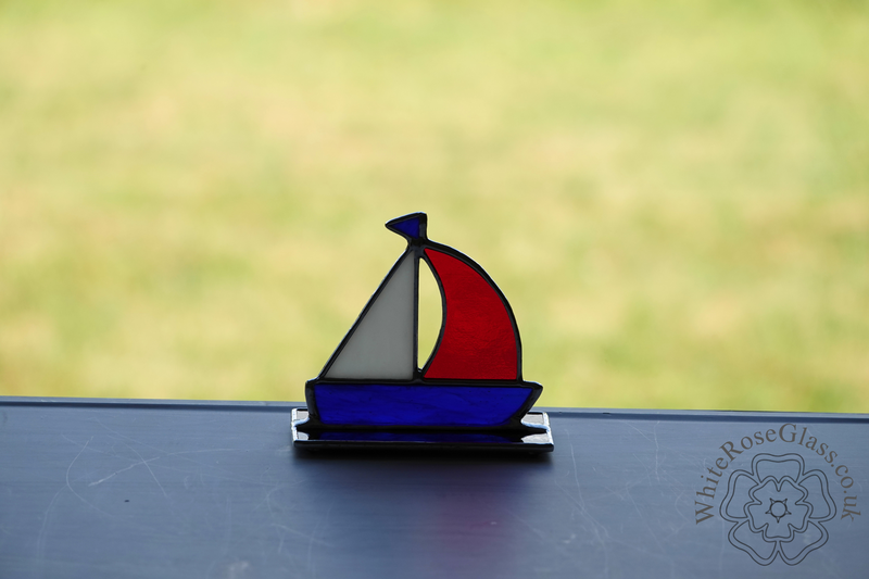 Freestanding Boat Sailing - Red, White / Blue - product image