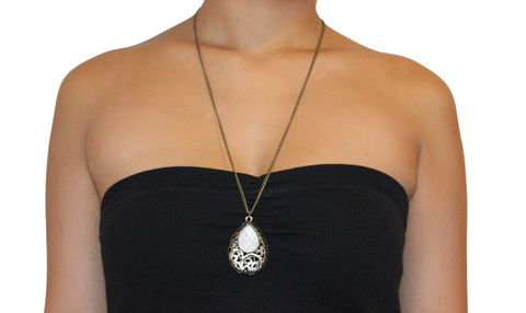 Single,Stone,and,Bronze,Pendant