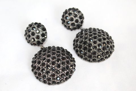 Round,and,Earrings