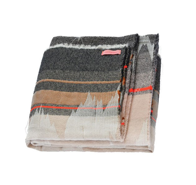 ‹ISH. COLLECTION› BLANKETS TOMORROWLICIOUS Pieces beyond the ordinary