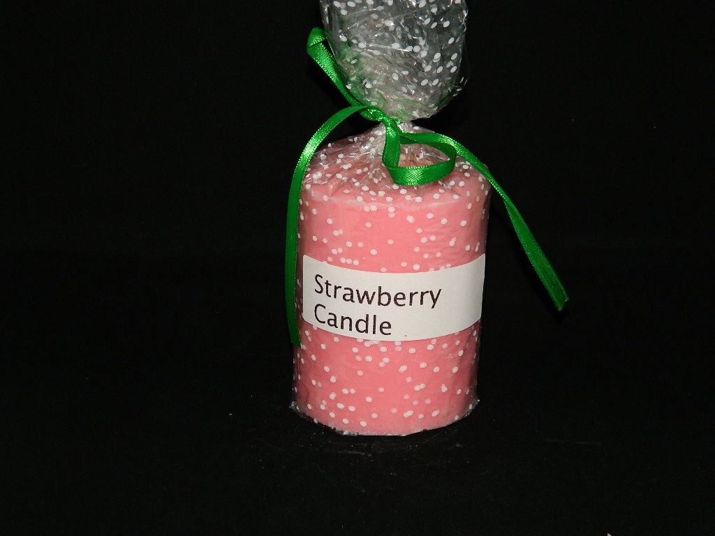 Strawberry Scented Round Candle shymouseecrafts