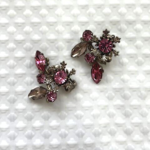 40s,50s,Pink,Jewel,Earrings,vintage, 1950s, earrings, pink, vintage, marquise, rondelle, prong-set, rhinestones, brass, leaf, fleur de lis, clip-on