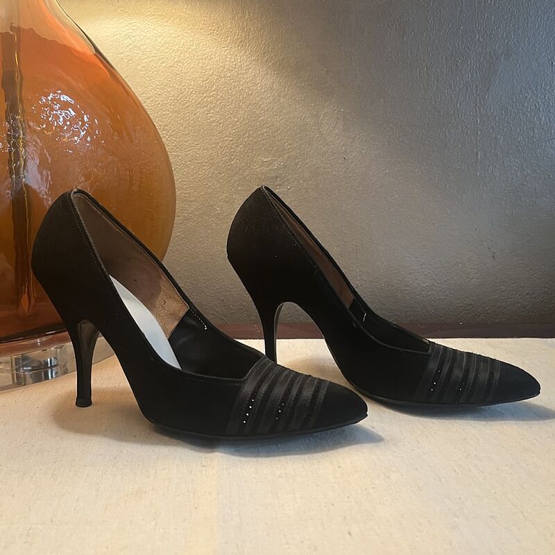 Vintage 50s Black Suede & Ribbon Kay King Stilettos    6.5B - product image  