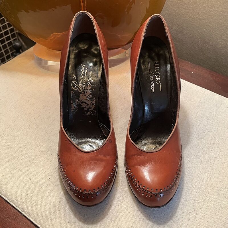 40s 50s Vintage PARAMOUNT BULLOCK'S COLLEGIENNE Cinnamon Pumps   8.5AA - product image  