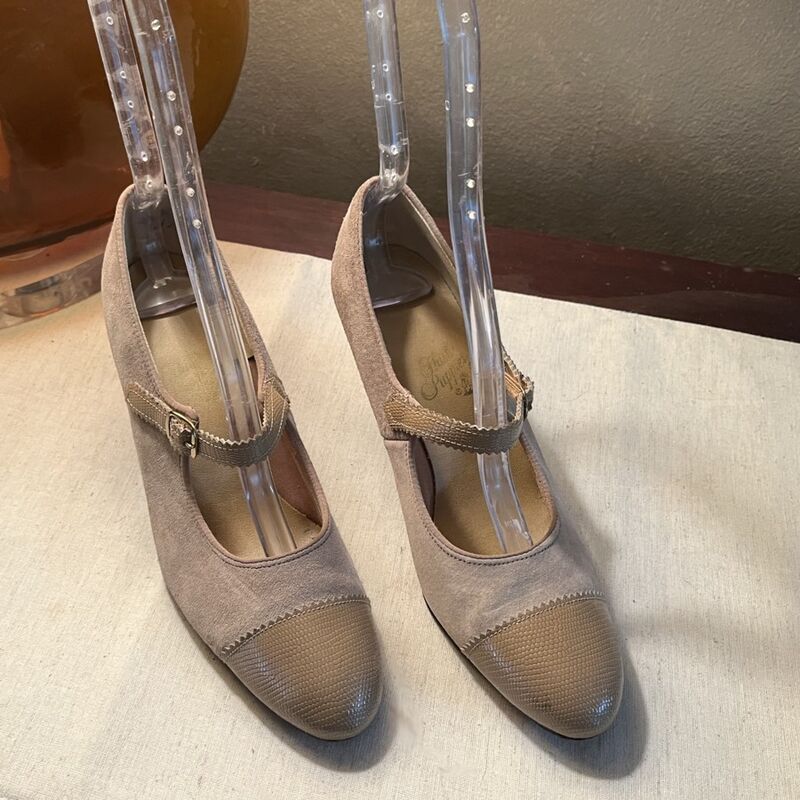 Vintage 70s HUSH PUPPIES Mary Janes Heels Pumps   6.5M - product image  