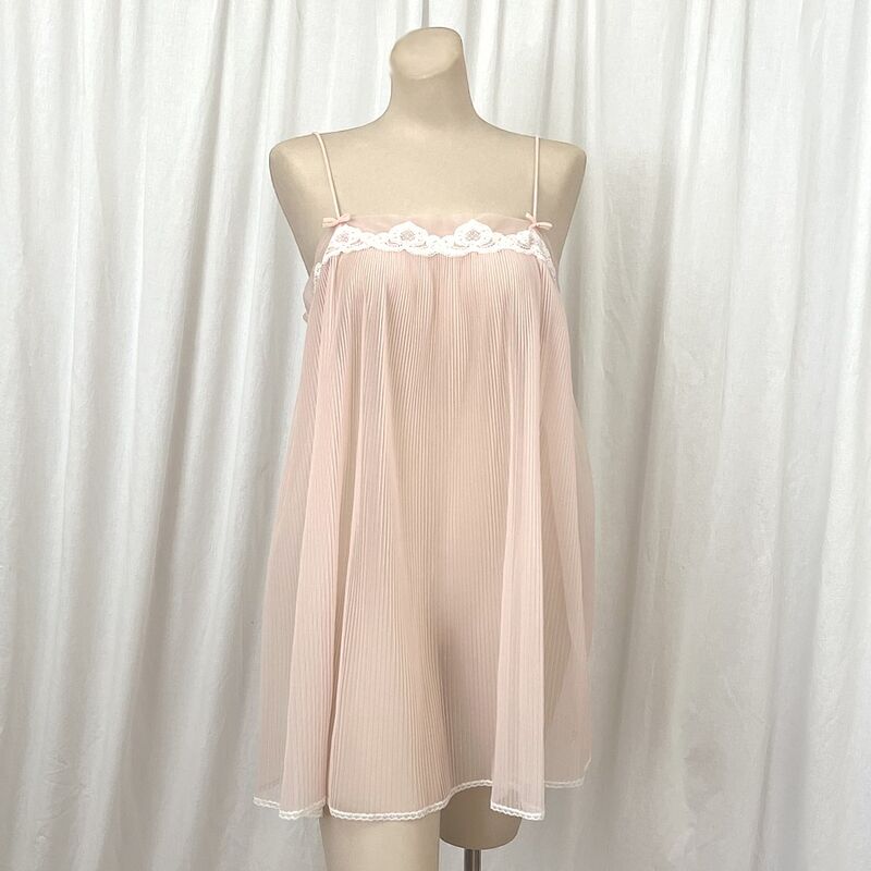 70s Vintage HOLLYWOOD VASSARETTE Pleated Peach Nightgown   Medium - product image  