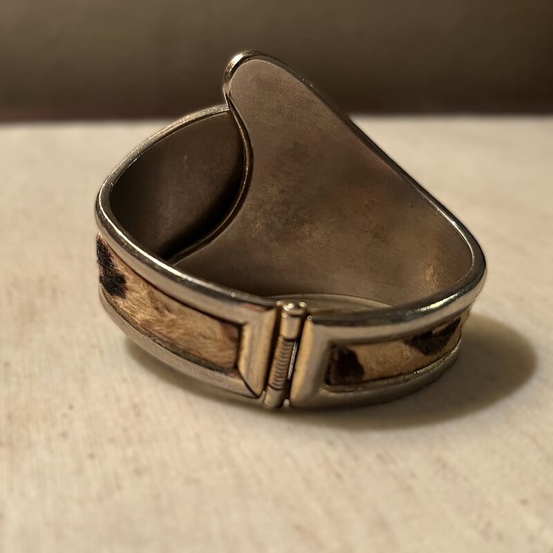  50s Vintage bergère Leopard Earrings & Bracelet  - product image  