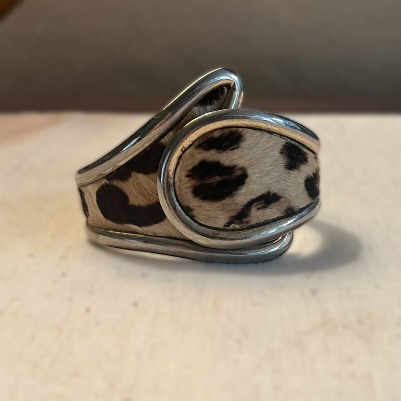  50s Vintage bergère Leopard Earrings & Bracelet  - product image  