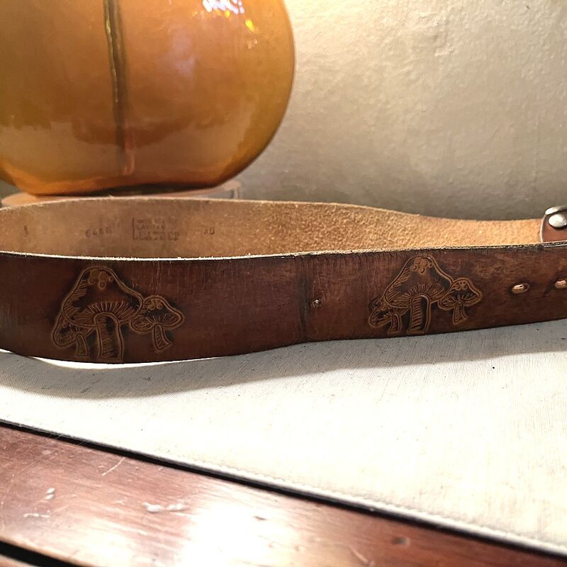 70s Vintage LEATHER EMBOSSED MUSHROOM BELT   S/M - product image  