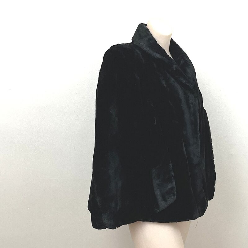 Vintage 40s 50s Night at the Opera Cape    Medium - product image  