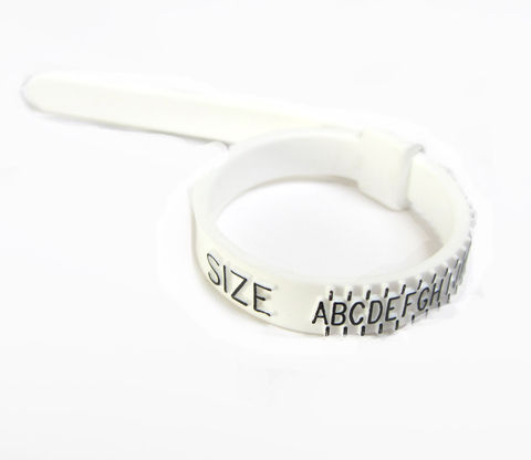 Measure,your,Finger,with,a,Ring,Sizer,ring sizer, ring gauge, how to measure my ring size, measure my finger