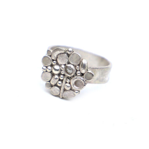 Pebble,ring,with,tiny,diamond,by,Sarah,Blake,Sarah Blake, silver and diamond pebble ring, boho chic, organic jewellery