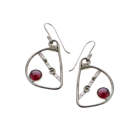 Mandolin,earrings,silver,by,Varr-Dan,silver mandolin earrings, Varr-Dan, jedeco, silver and garnet earrings