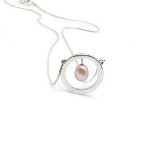 Spin,me,around,pink,pearl,silver,necklace,by,Jana,Svabova,silver circle necklace with pink pearl