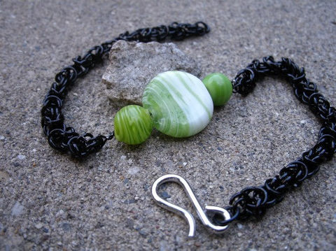Green,and,White,Swirl,Byzantine,Bracelet,Jewelry,Chainmaille,green,white,swirl,byzantine,chain,black,spring,autumn,links,stripes,coin,Chainmaillers_Team,glass_beads,anodized_aluminum_rings,aluminum_wire