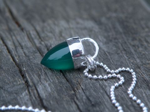 Green,Onyx,Bullet,Necklace,green onyx necklace, green onyx, onyx necklace, sterling silver green onyx necklace, green onyx bullet necklace, onyx bullet necklace, gemstone bullet, gemstone bullet necklace, green, handmade green onyx necklace, bezel set green onyx