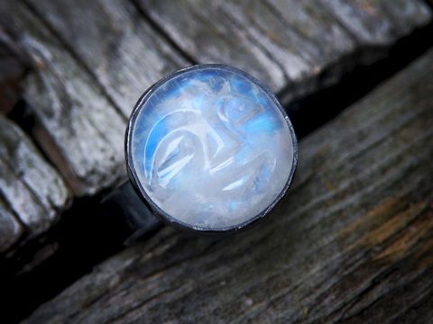 Rainbow,Moonstone,Man,in,The,Moon,Ring,rainbow moonstone ring, moonstone ring, moonstone, man in the moon ring, man in the moon, moon, moon ring, sterling silver, silver moon ring,ring