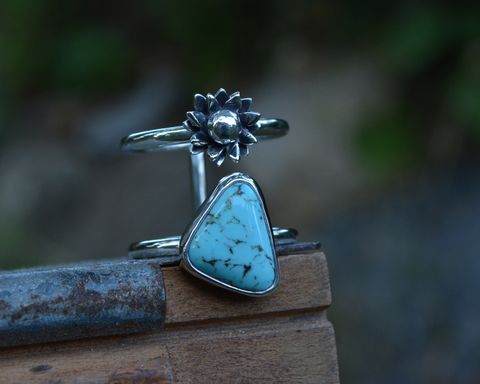 Turquoise,Daisy,Double,Banded,Ring,Size,7,turquoise daisy ring, turquoise sterling silver ring, turquoise ring, turquoise, turquoise flower ring, turquoise double banded ring, double banded ring, nacozari turquoise, sterling silver