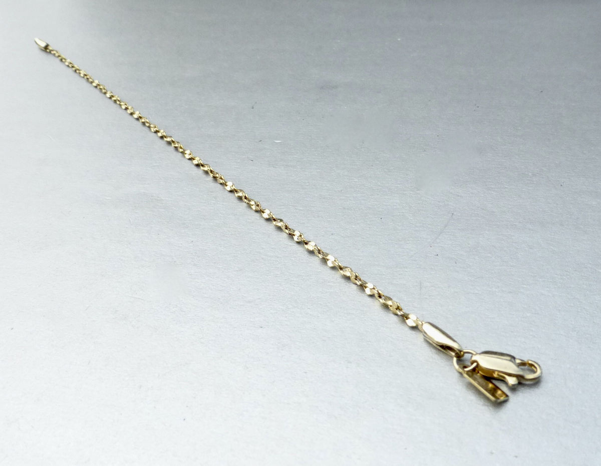 Twisted 2mm Chain Link Bracelet 8.25” Long Length Gold Tone Fancy Costume Jewelry Wrist Stackable Classiq China Brand Villa Collezione Villacollezione - product images  of 