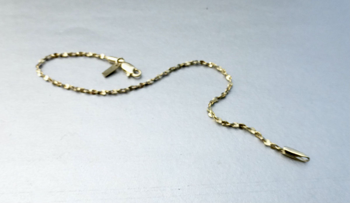 Twisted 2mm Chain Link Bracelet 8.25” Long Length Gold Tone Fancy Costume Jewelry Wrist Stackable Classiq China Brand Villa Collezione Villacollezione - product images  of 