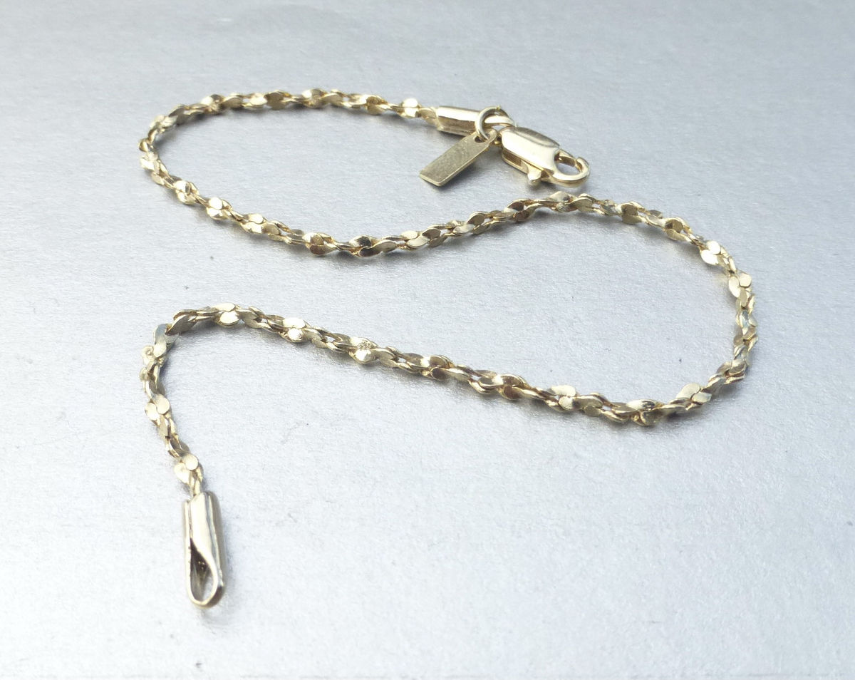 Twisted 2mm Chain Link Bracelet 8.25” Long Length Gold Tone Fancy Costume Jewelry Wrist Stackable Classiq China Brand Villa Collezione Villacollezione - product images  of 