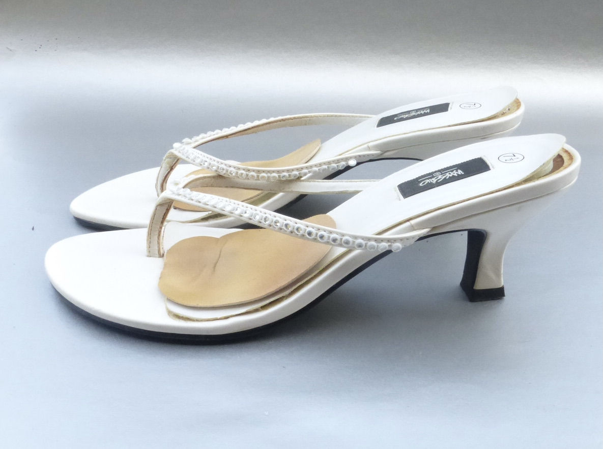 Mossimo White Faux Leather Rhinestone Kitten Heels Sandals Thongs Slip On Mules Slippers Slides Size US 7.5 Flip Flops Thin Straps Target Brand Villa Collezione Villacollezione  - product images  of 